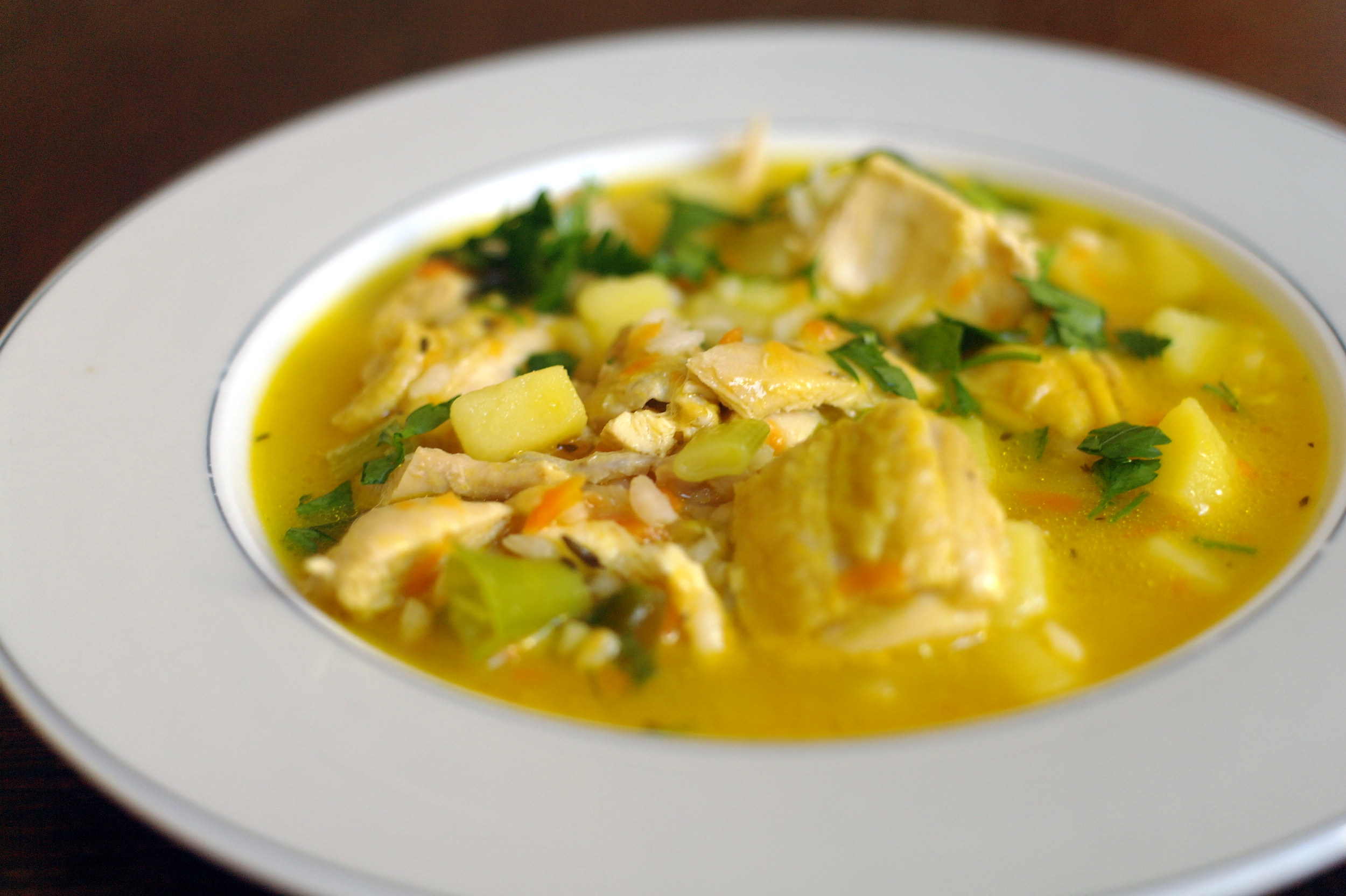 Canja de galinha, zuppa brasiliana di pollo e riso