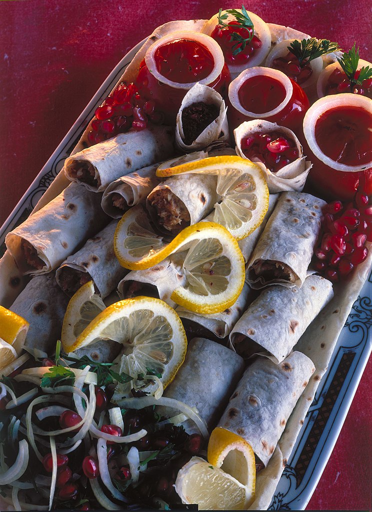 Lülə kabab servito con lavash.