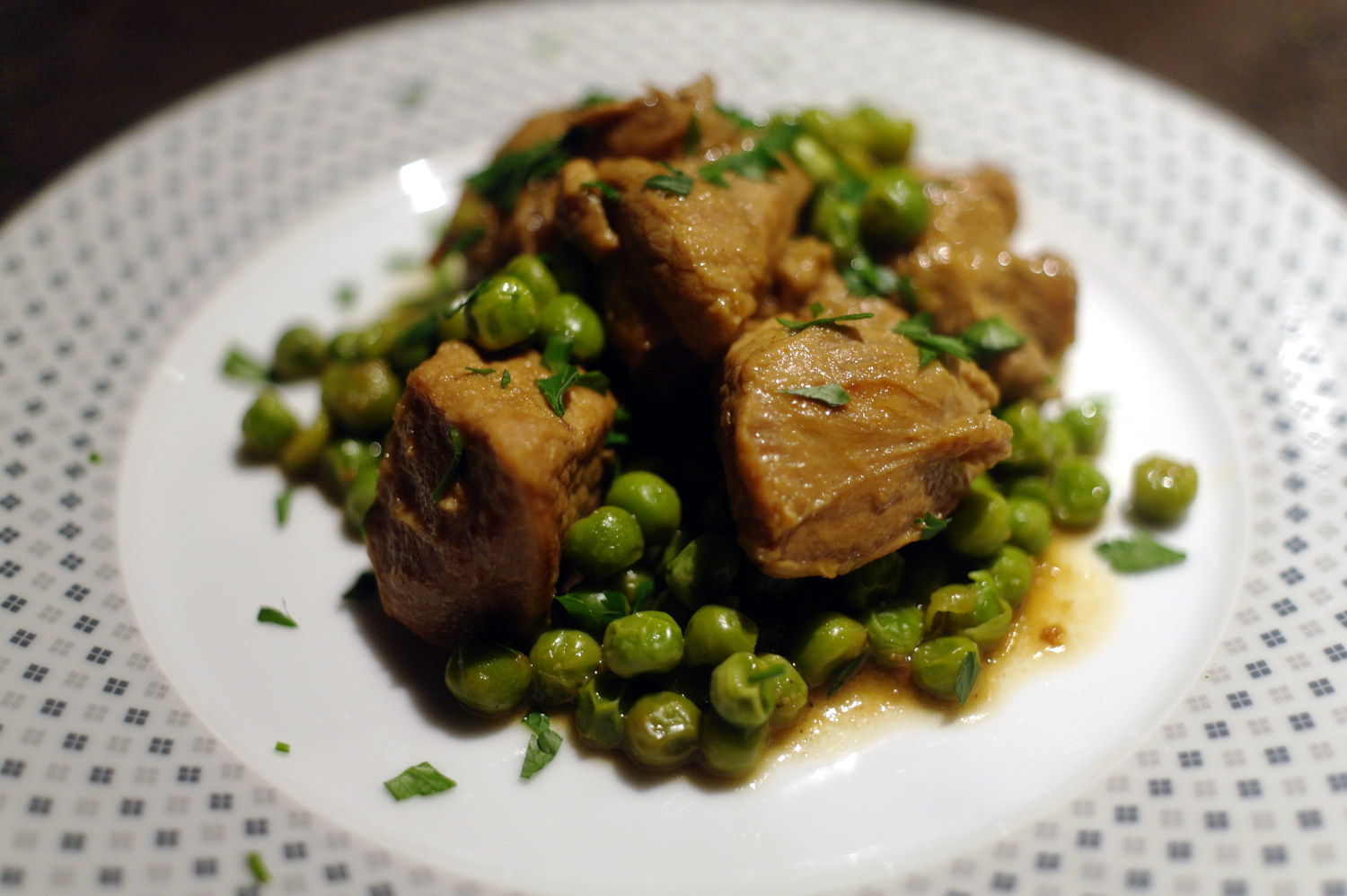 Agnello con piselli