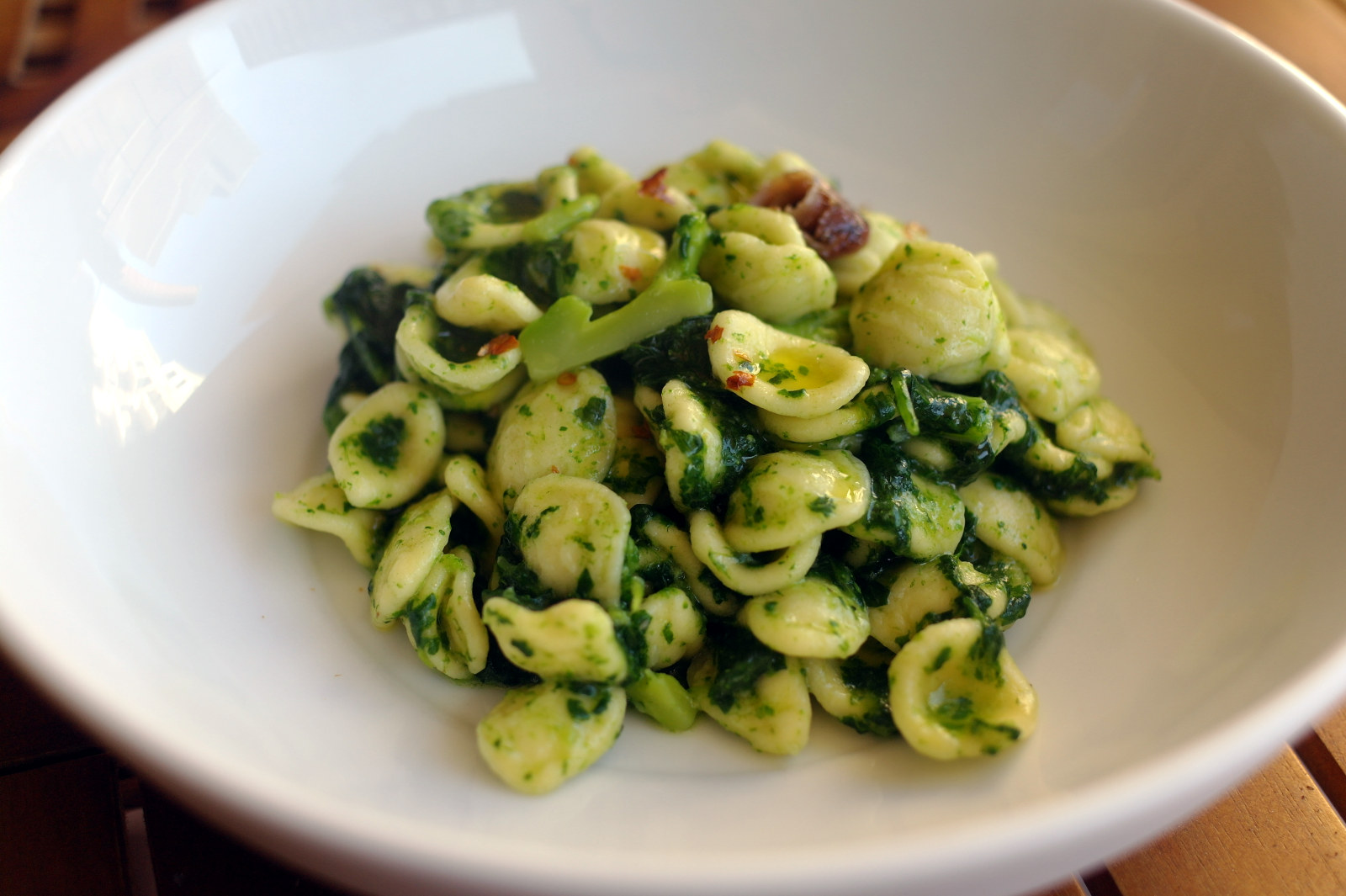 Un piatto di orecchiette con le cime di rapa.