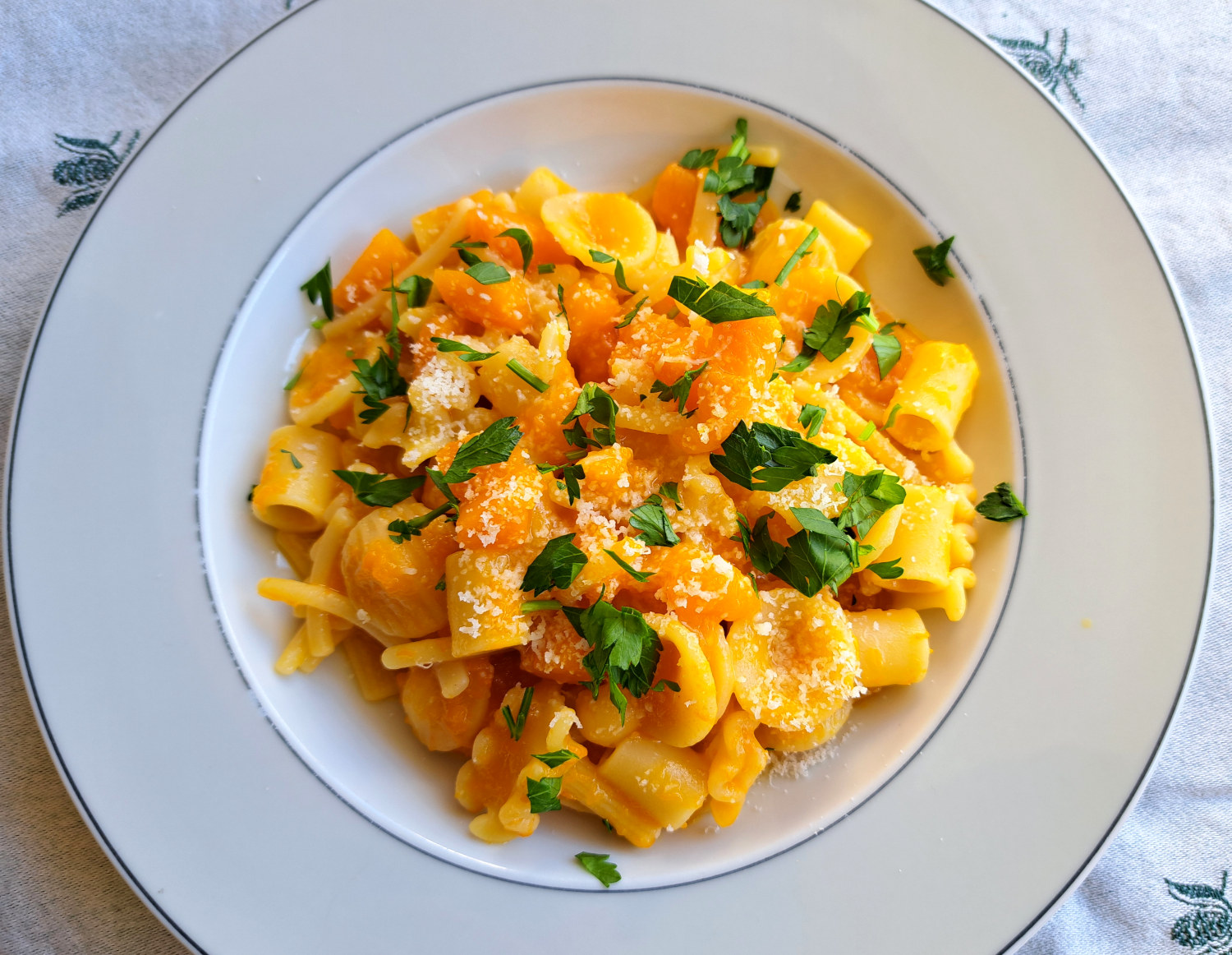 Un piatto di pasta con la zucca alla napoletana.