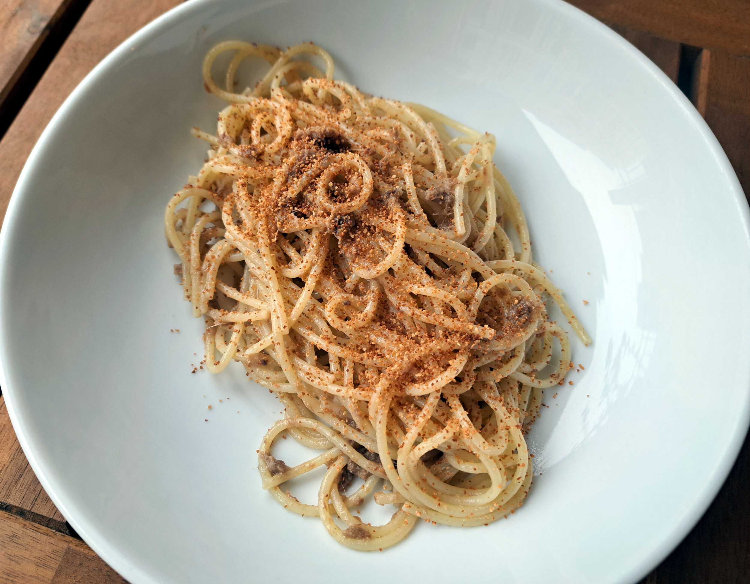 Pasta burro e alici e mollica.