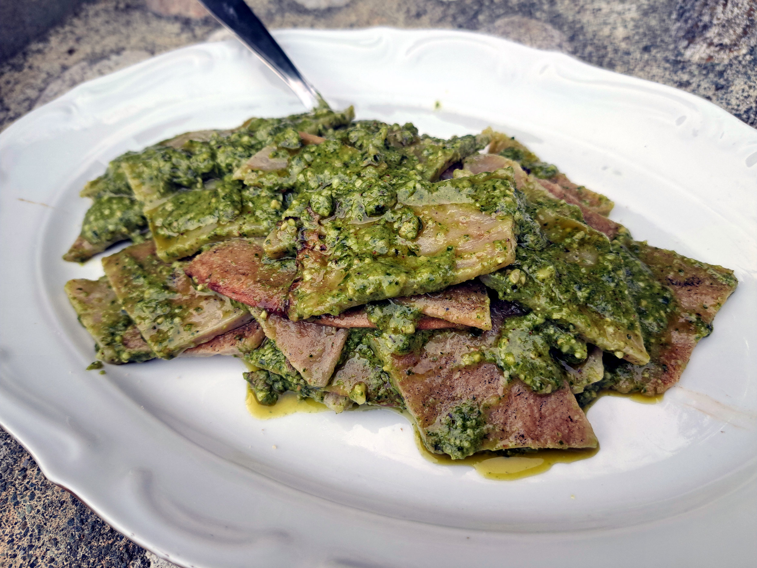 Testaroli al pesto della Lunigiana