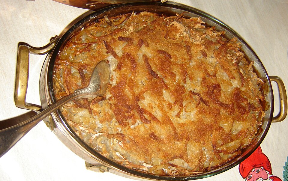 Janssons frestelse (Gratin di patate, cipolle e spratto conservato).